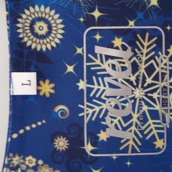 REVEL PREMIUM STRETCH SHORT SLEEVE V-NECK 2 POCKET MEDICAL SCRUB SIZE LARGE NWT - Picture 7 of 8